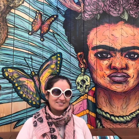 Meet your Posher, Lucinda - Picture 1 of 1